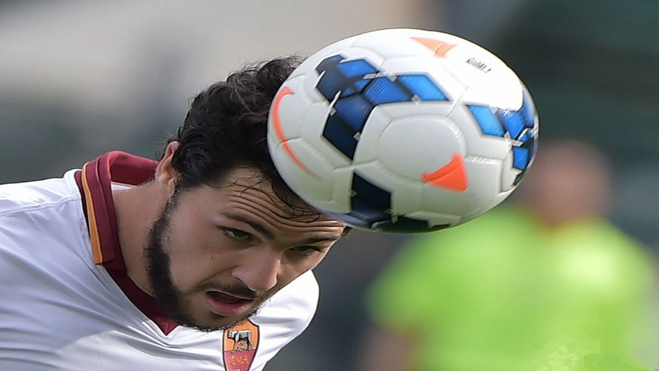 足球原地正面头顶球_第2页