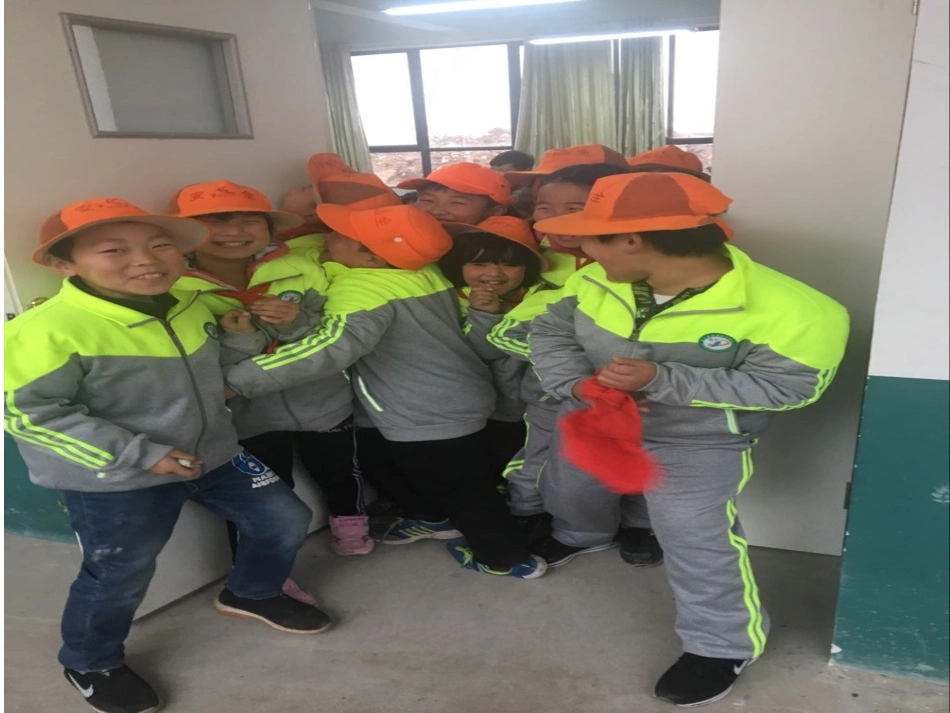 请排队莫拥挤课件_第3页