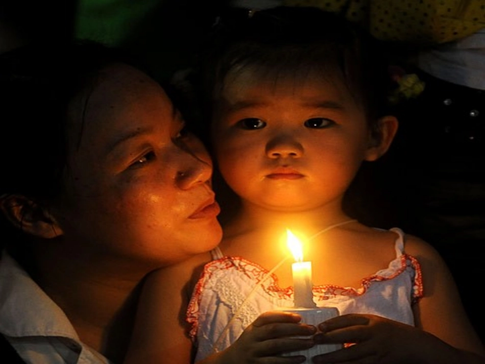 中国与坚强同在_第3页