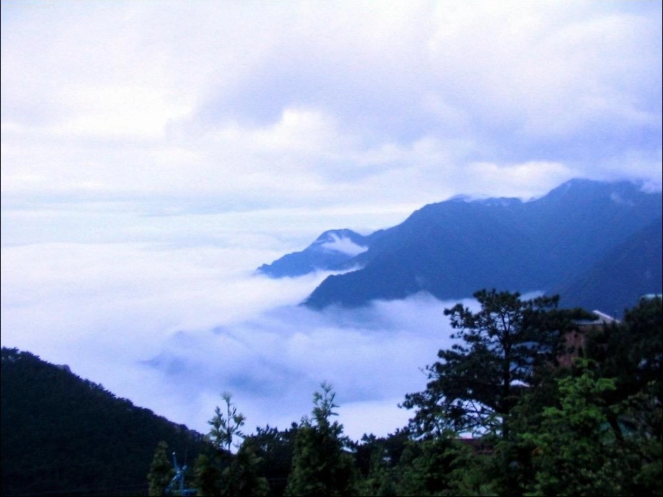 《望庐山瀑布》教学课件_第3页