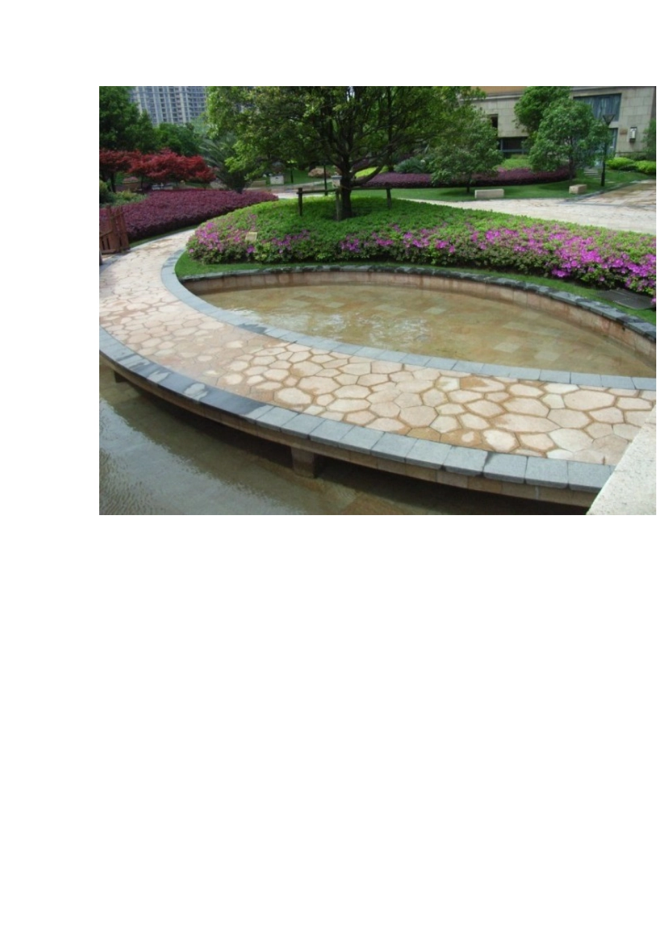 居住区绿化灌木地被种植表现案例探研(三、四)—亲水绿地、景观轴和节点_第2页