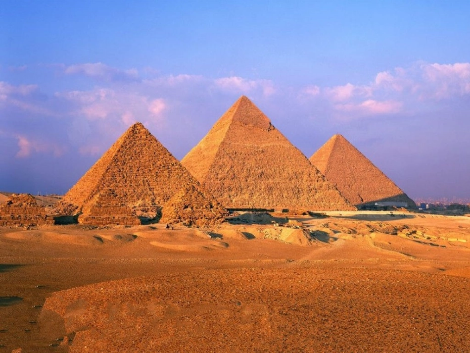 埃及的金字塔是三角形的_第2页