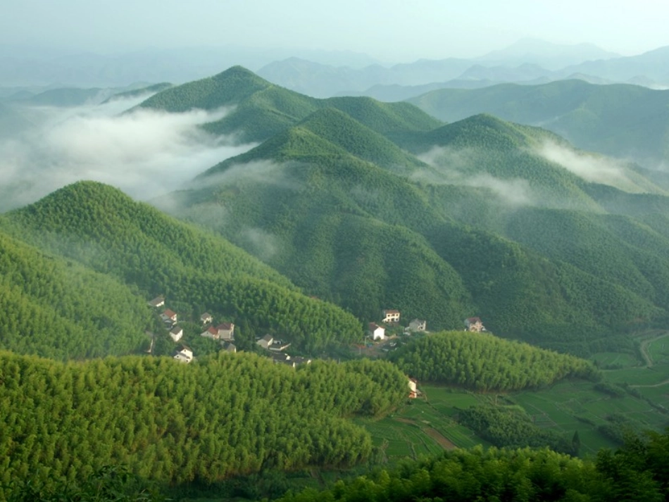 一个小山村的故事(2)_第1页