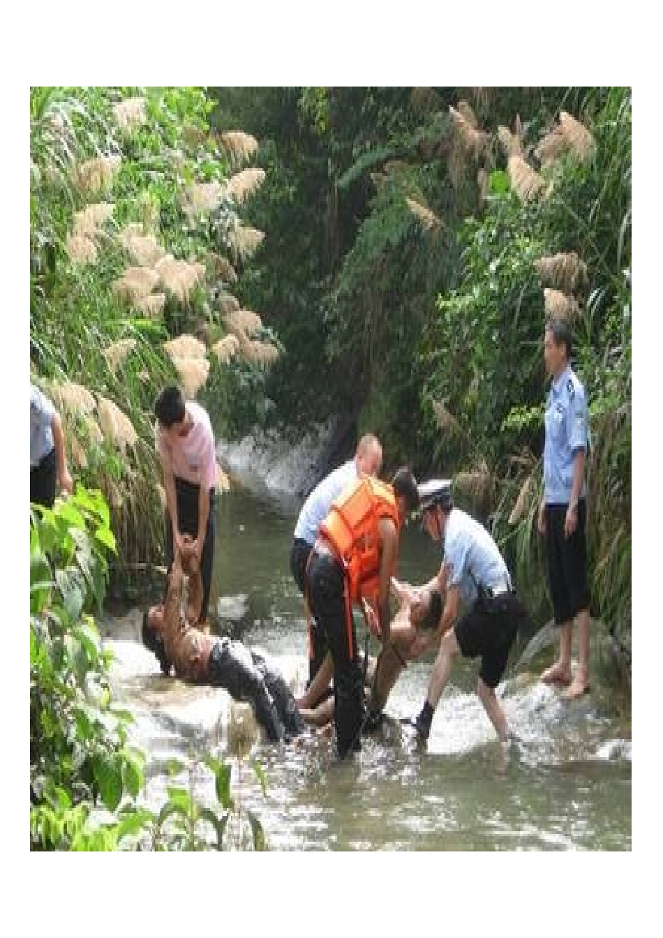 防溺水图片（小小一）_第2页