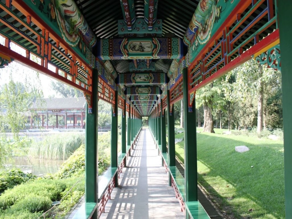 《颐和园》第一课时课件_第2页