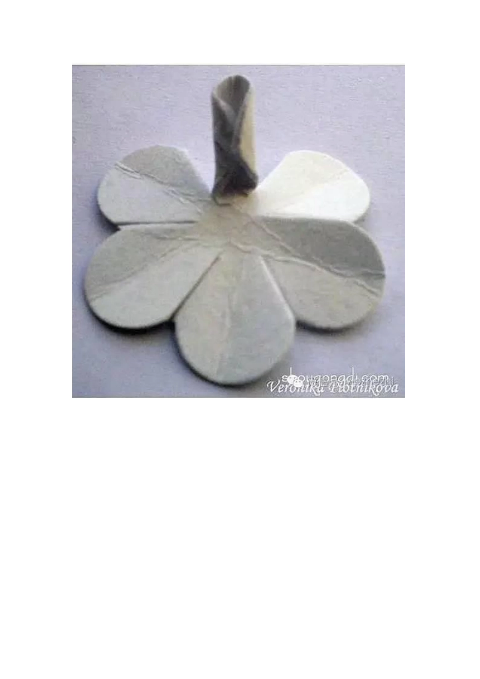 硬纸片折玫瑰花的方法简单硬纸片玫瑰折纸_第3页
