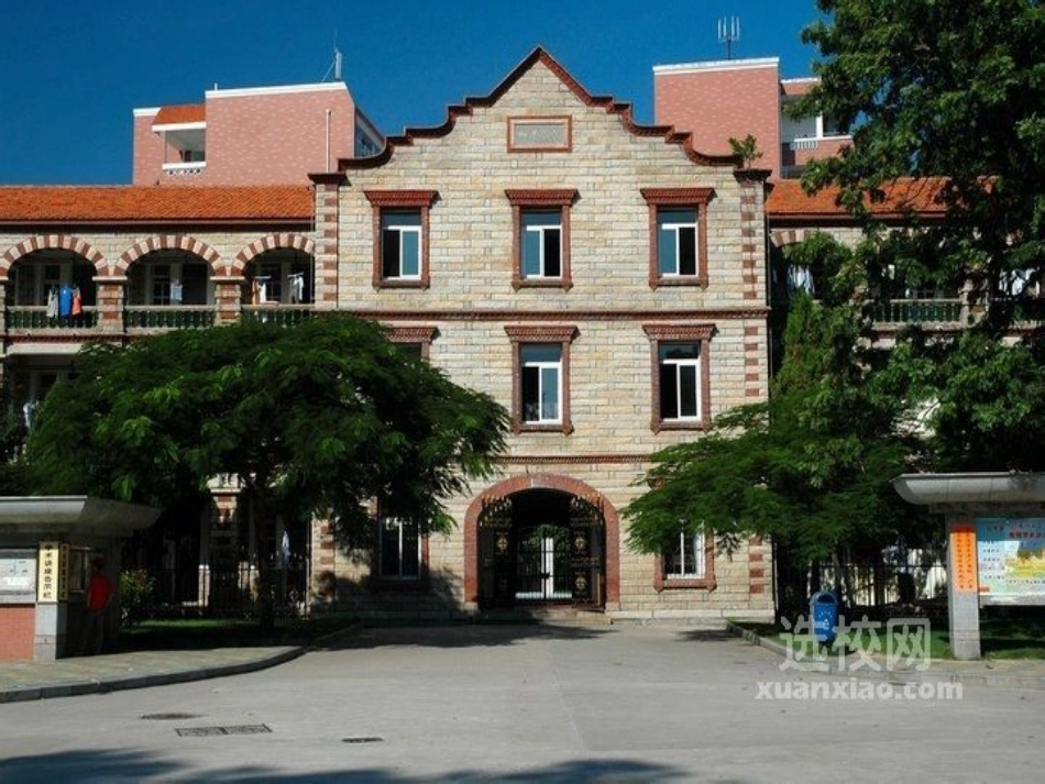 美丽的校园课件_第3页