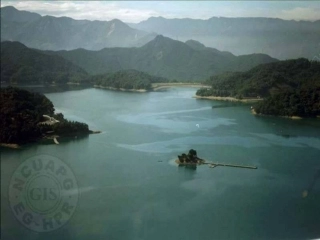 日月潭 ()