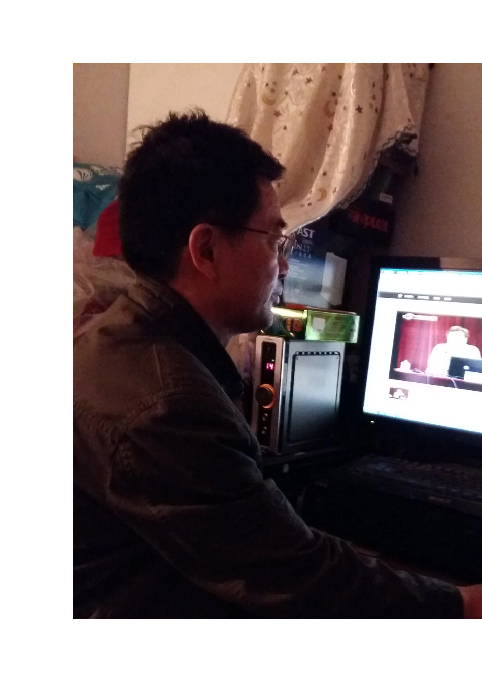 驿城区职成室于中虎听课照_第1页