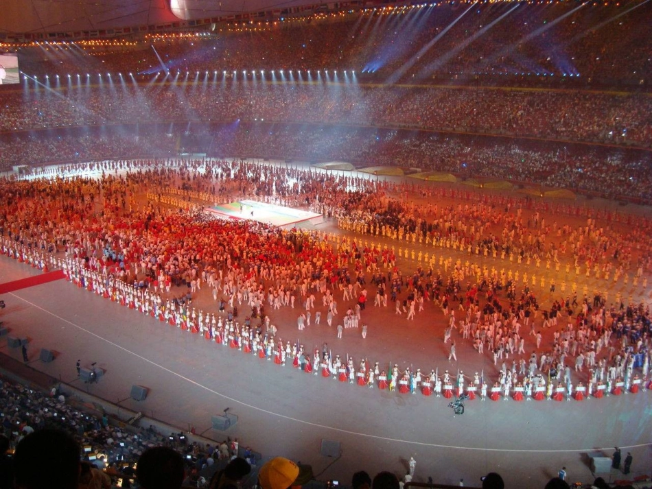 英语五下Unit6《We’rewatchingthegames_第2页
