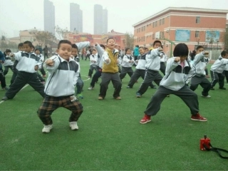西安市雁塔区丈八沟小学二年级家长会PPT课件