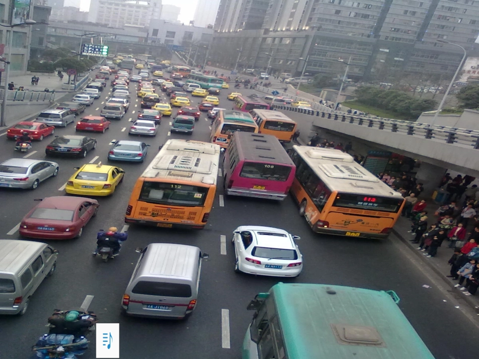 小学班队会《交通安全记心间》_第2页