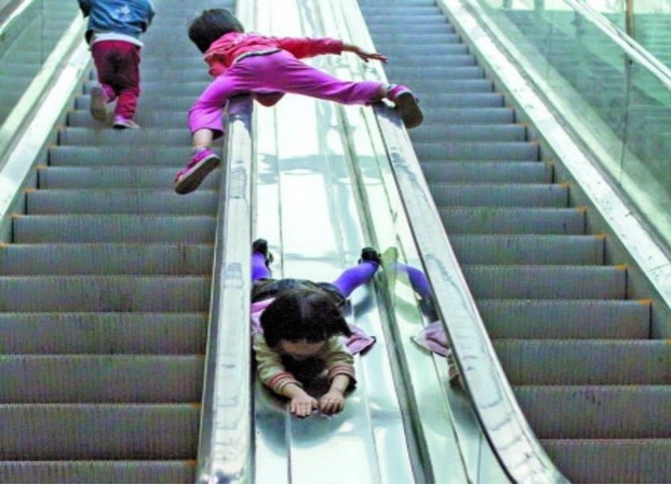 在楼梯走廊上幻灯片_第2页