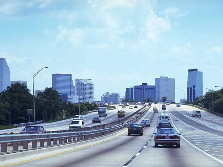 注重交通安全共创和谐家庭_第1页