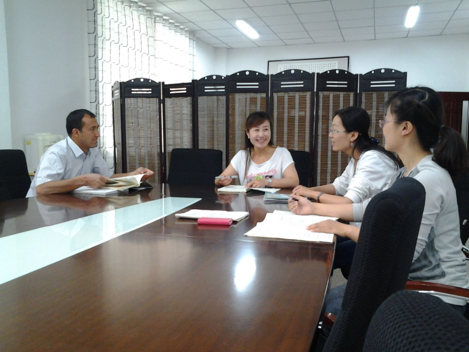 备课组研讨照片第二师华山中学王娟娟_第2页