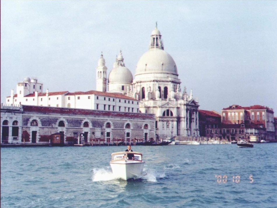 威尼斯的小艇 ()_第3页