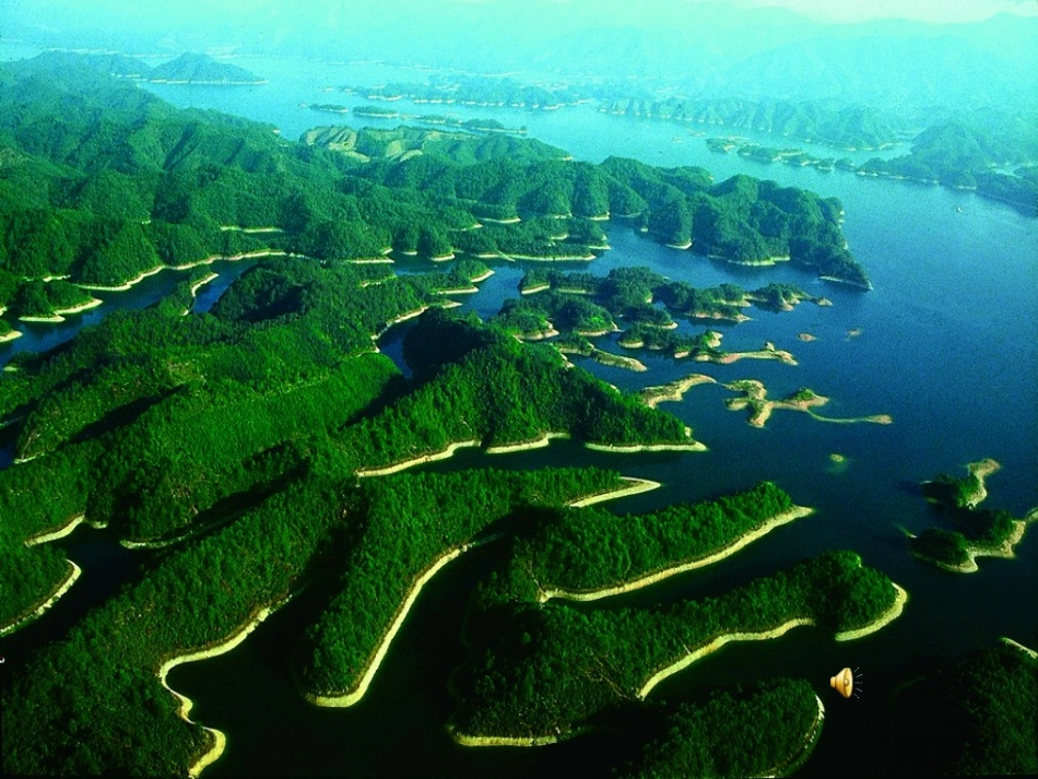 北师大版五年级上册《绿色千岛湖》_第1页