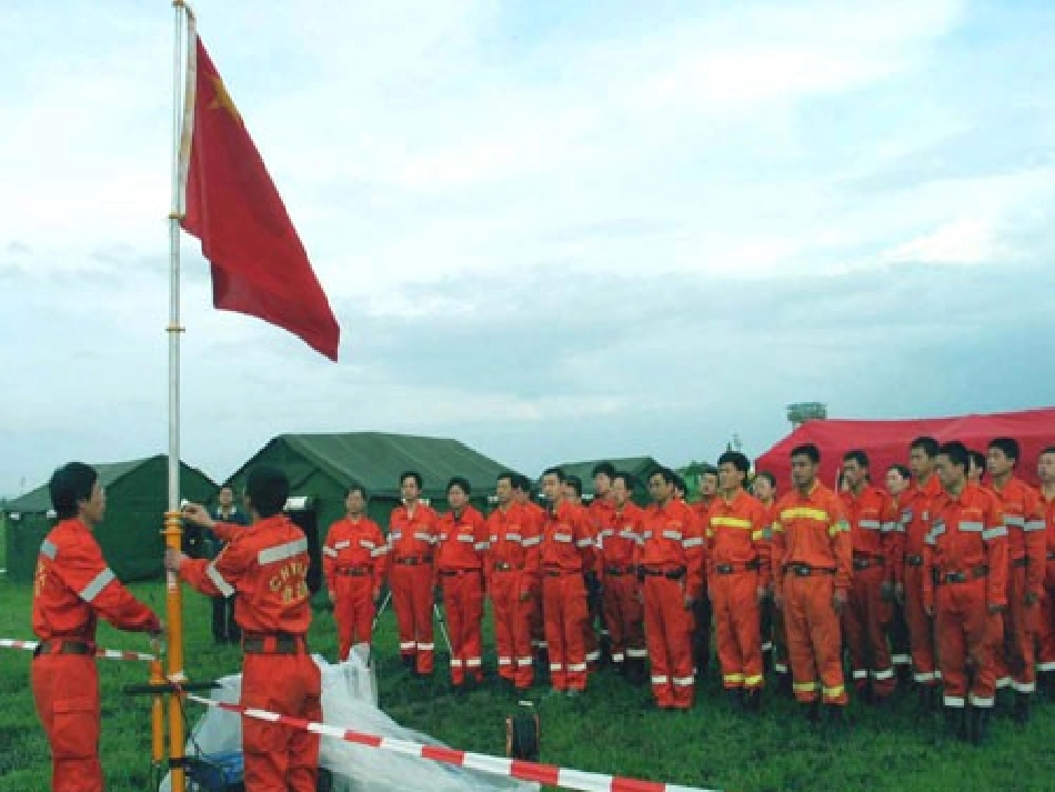 〈28、中国国际救援队，真棒！〉教学课件_第2页