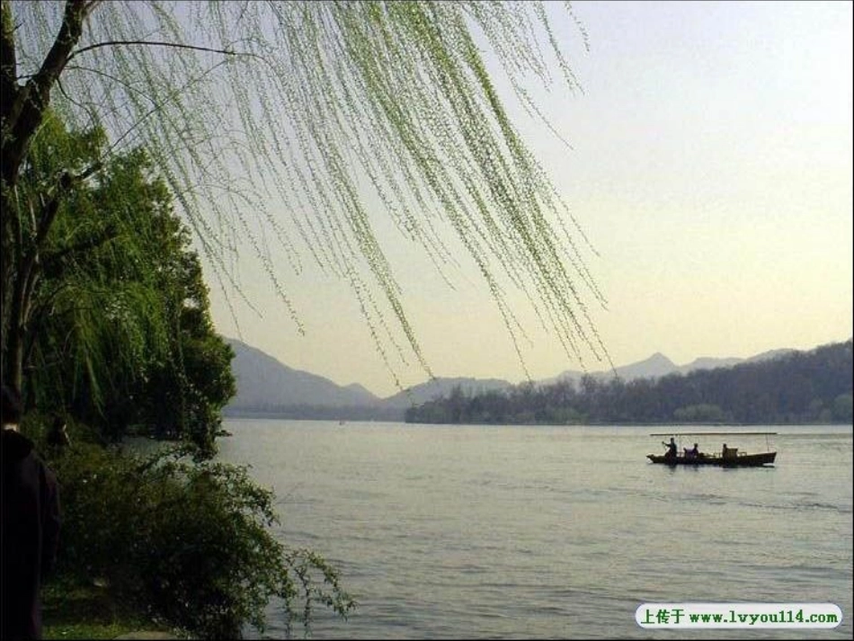 三年级语文第五册第六单元21《饮湖上初晴后雨》_第1页