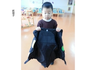 小班健康：自己穿衣真能干