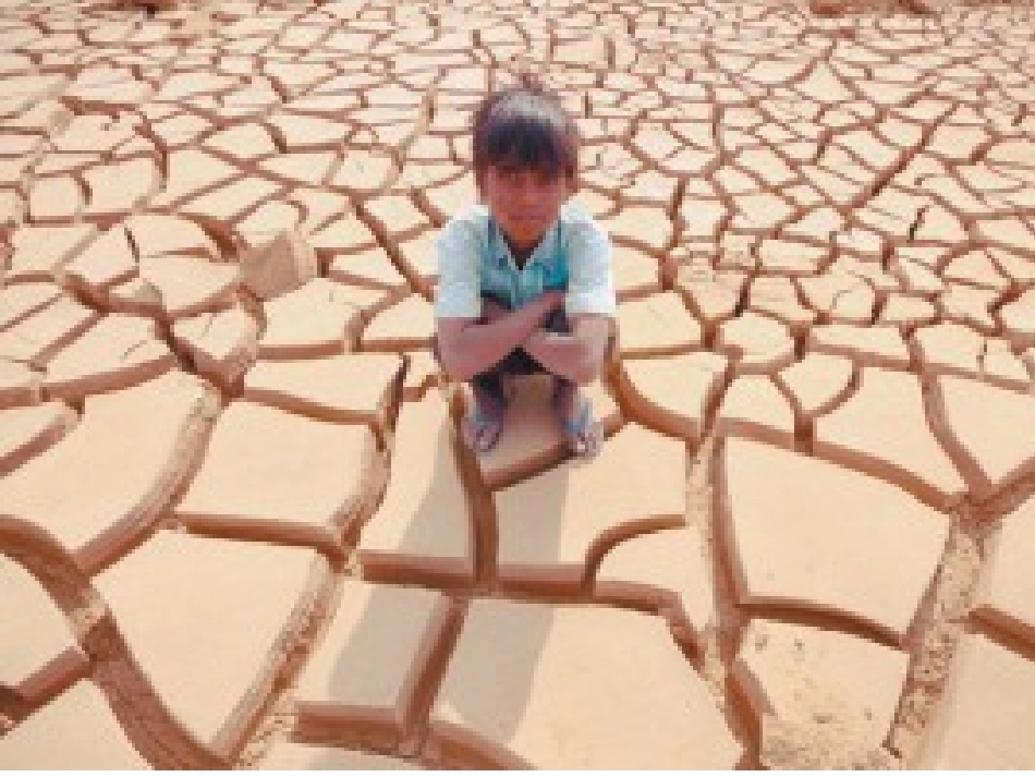中班社会课件：节约用水_第1页