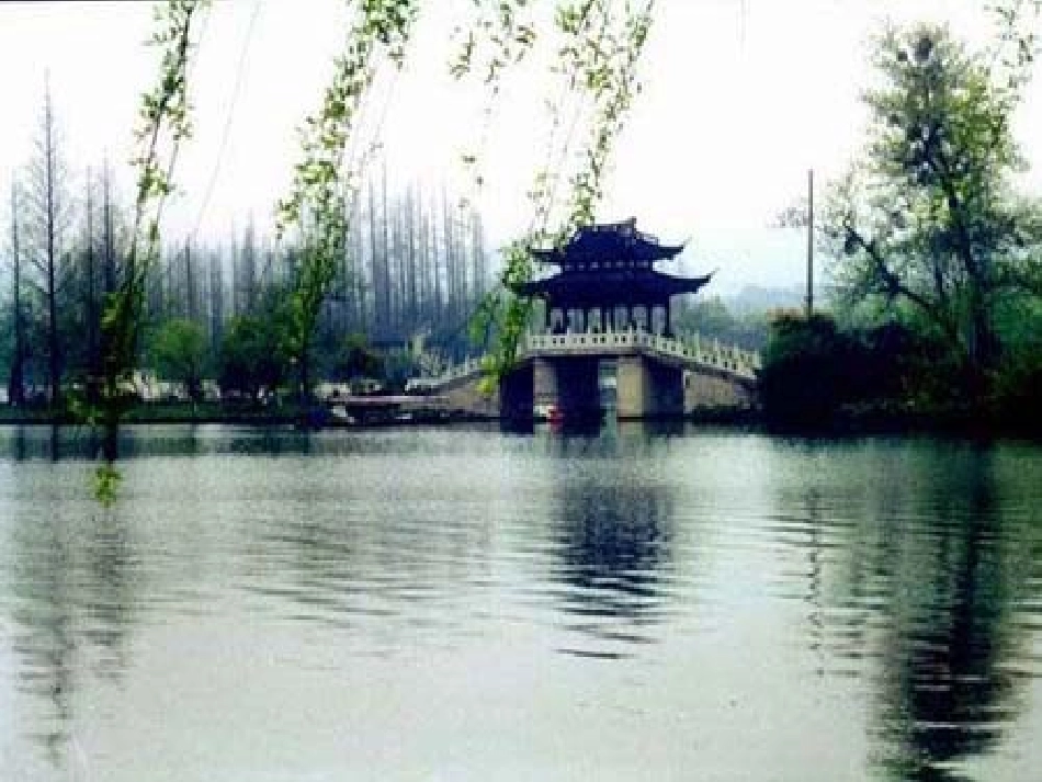 小学三年级苏教版语文上册西湖课件_第2页