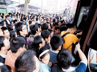 (北师大版)六年级语文上册课件_别挤啦