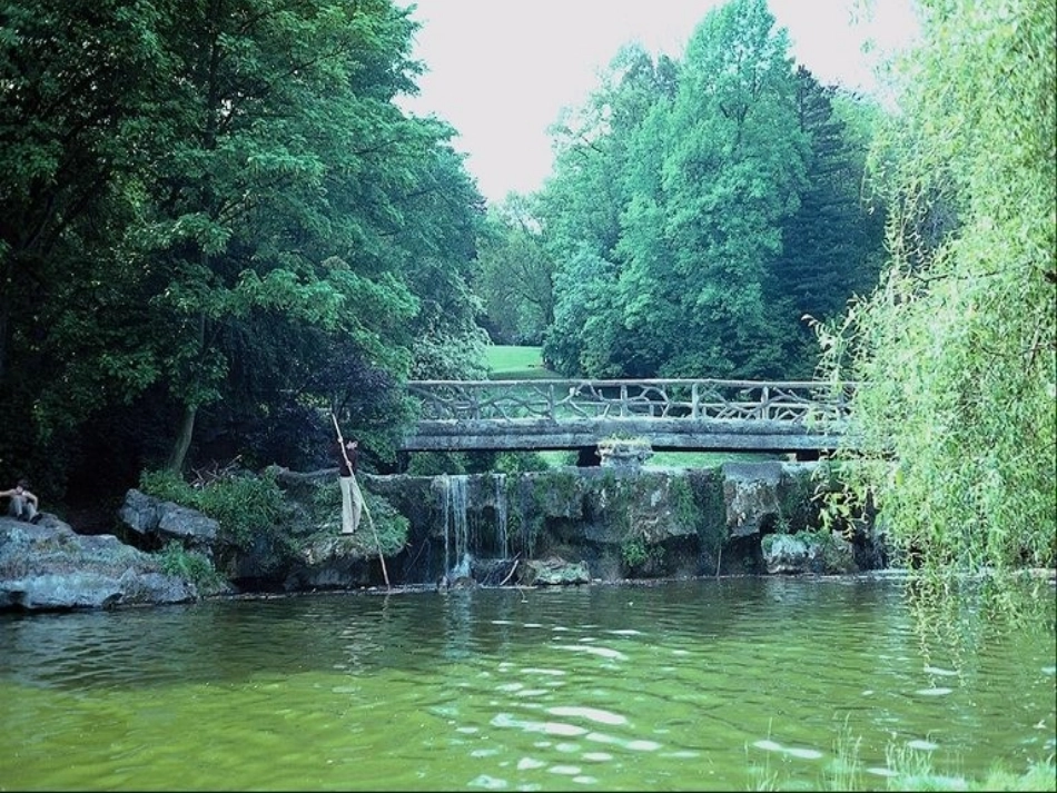 《清澈的湖水》------- (5)_第1页