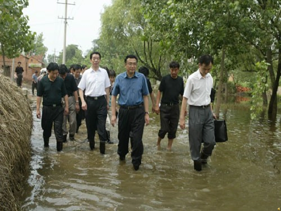治水必躬亲顾云霞_第1页