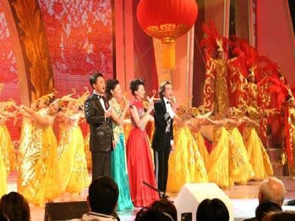 小学音乐欢乐中国年_第2页