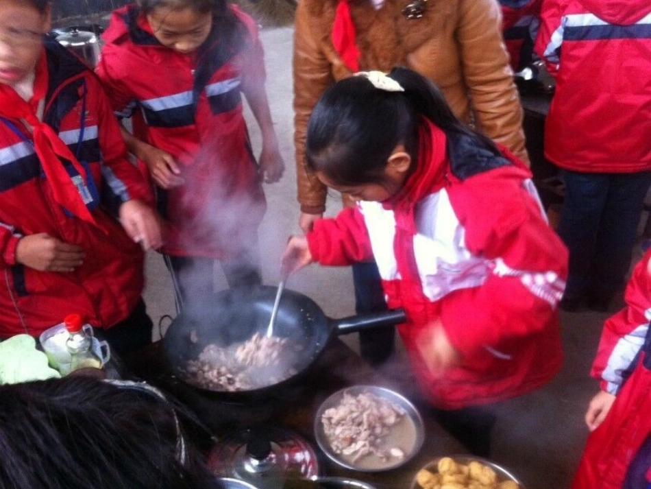 李卓彦PPT课件快乐的回忆_第3页