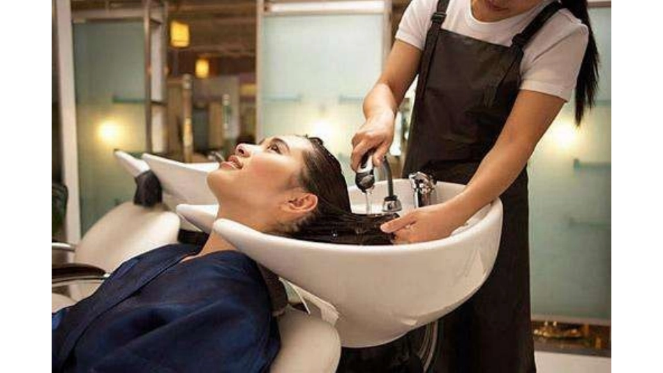 中班健康：我爱理发、洗头_第2页