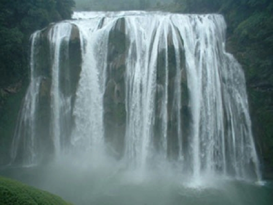 黄果树瀑布课件 (2)_第2页