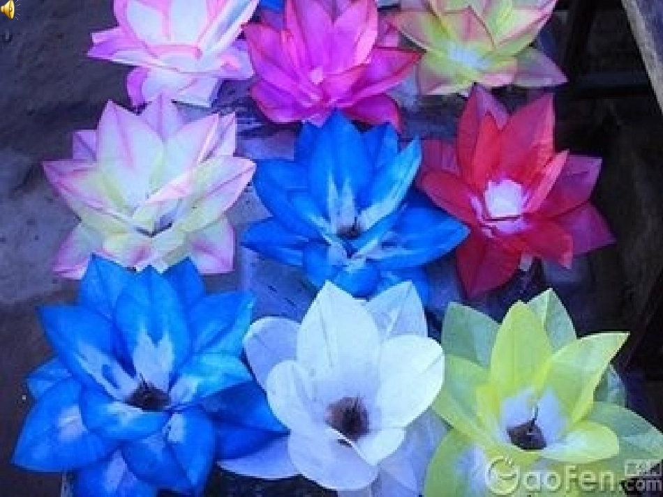 三年级上册劳技课《花球朵朵》课件_第1页