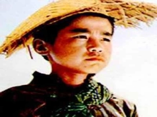 小嘎子和胖墩儿的摔跤比赛