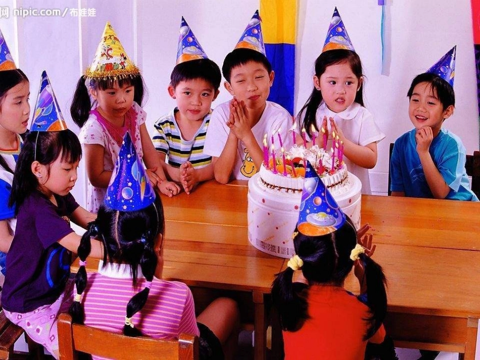 人教版小学美术四年级上册《我们的生日聚会》课件_第3页