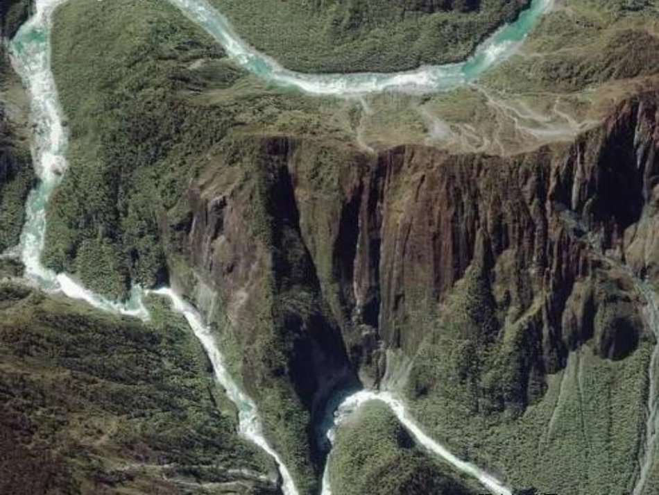 雅鲁藏布大峡谷演示文稿_第2页