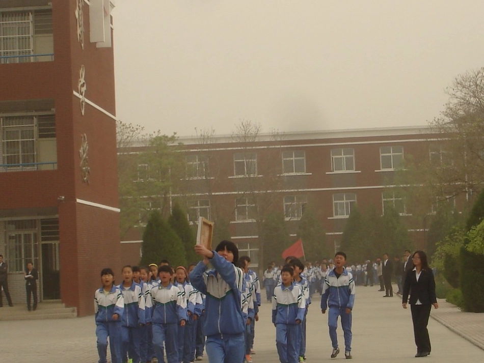 逆风飞翔班会_第3页