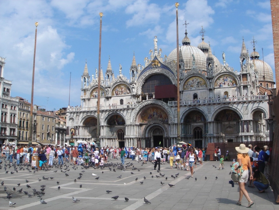 威尼斯的小艇 (3)_第3页