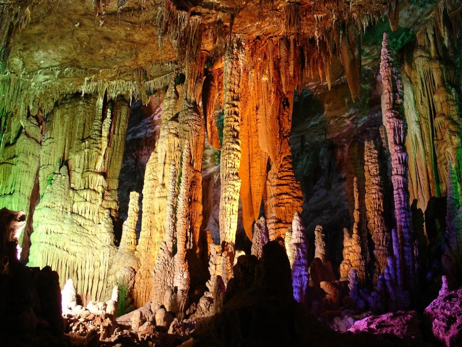 15溶洞里的钟乳石_第2页