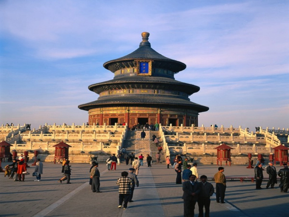 人教2011版小学数学二年级对称图形的认识_第3页