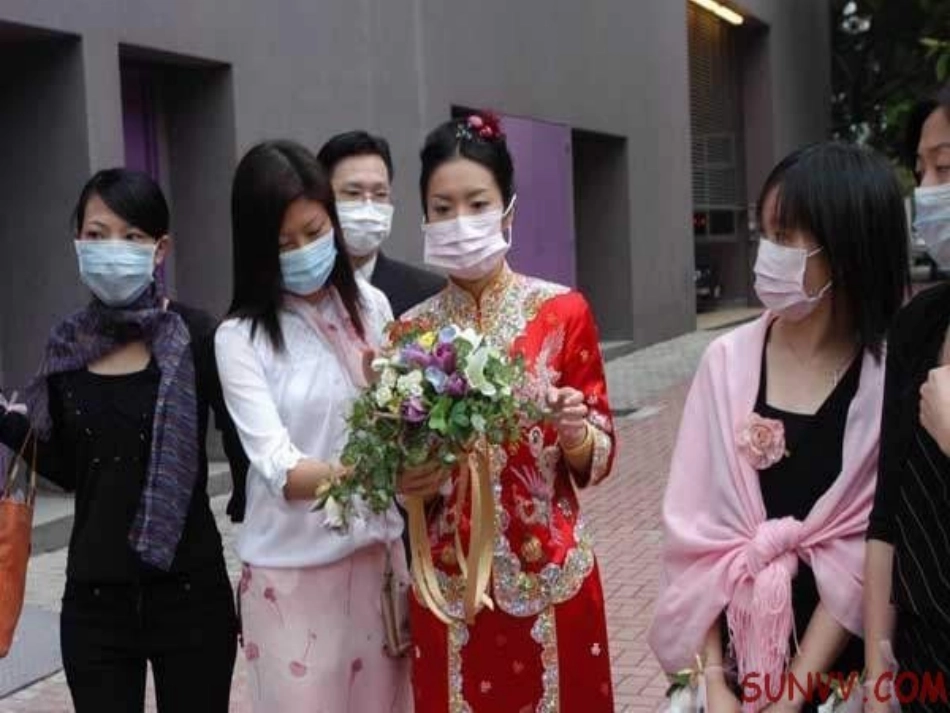 九年级语文上册第四单元19《请为我的父母祈祷》课件上海五四制版_第2页