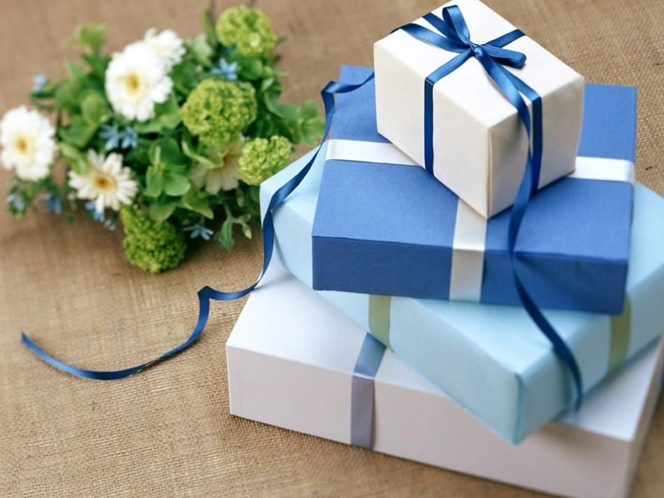 《十年后的礼物》PPT(1)_第2页