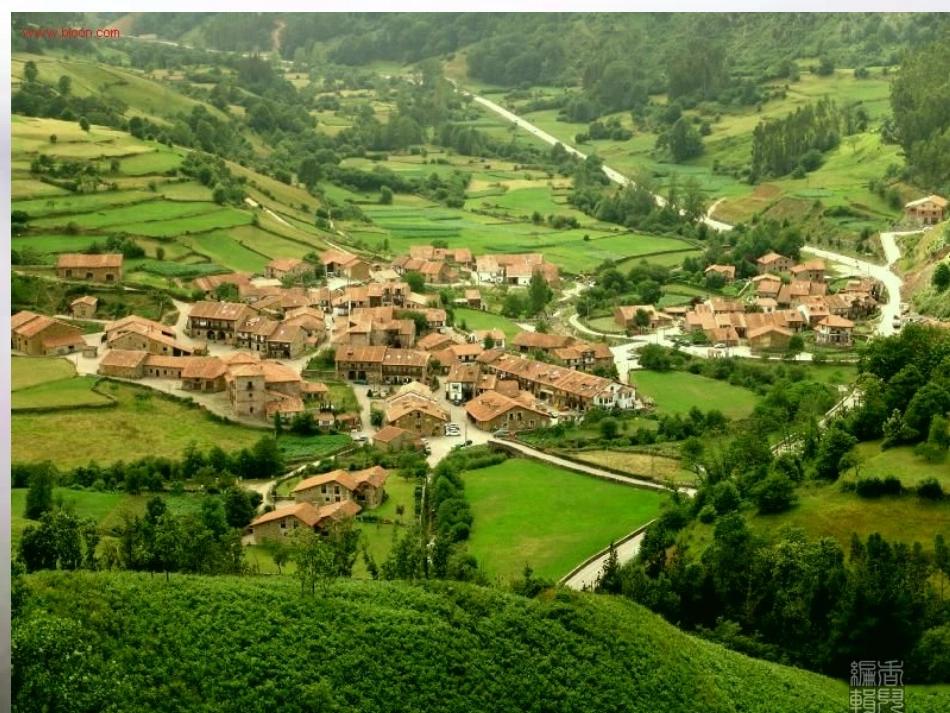 (北师大版)一年级语文课件_小山村_第1页