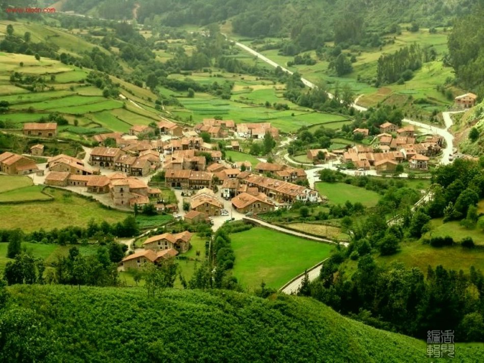 《小山村》课件_第2页