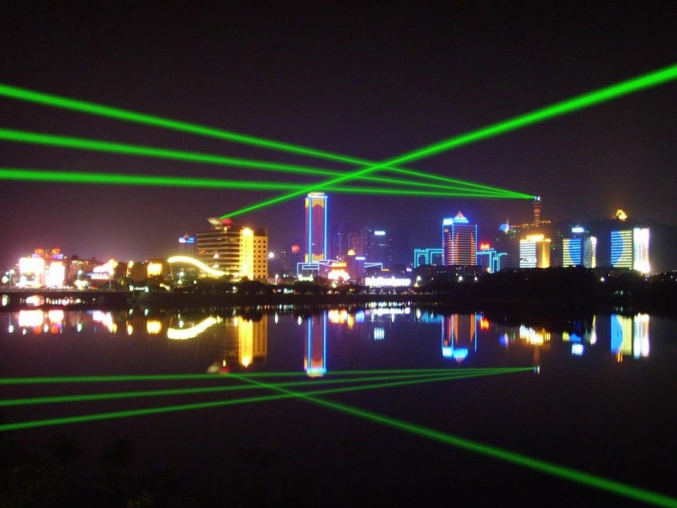 北师大版《奇异的激光》课件1_第3页