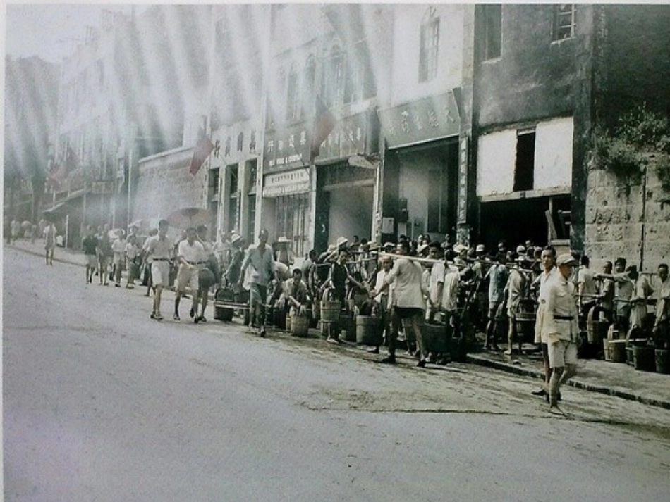 人教版五年级语文下册《开国大典》课件_第2页