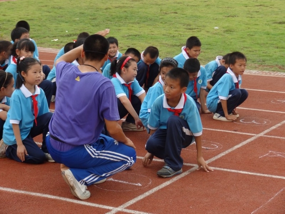 学校高年级体育活动_第3页