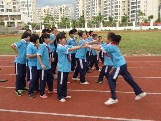 学校高年级体育活动