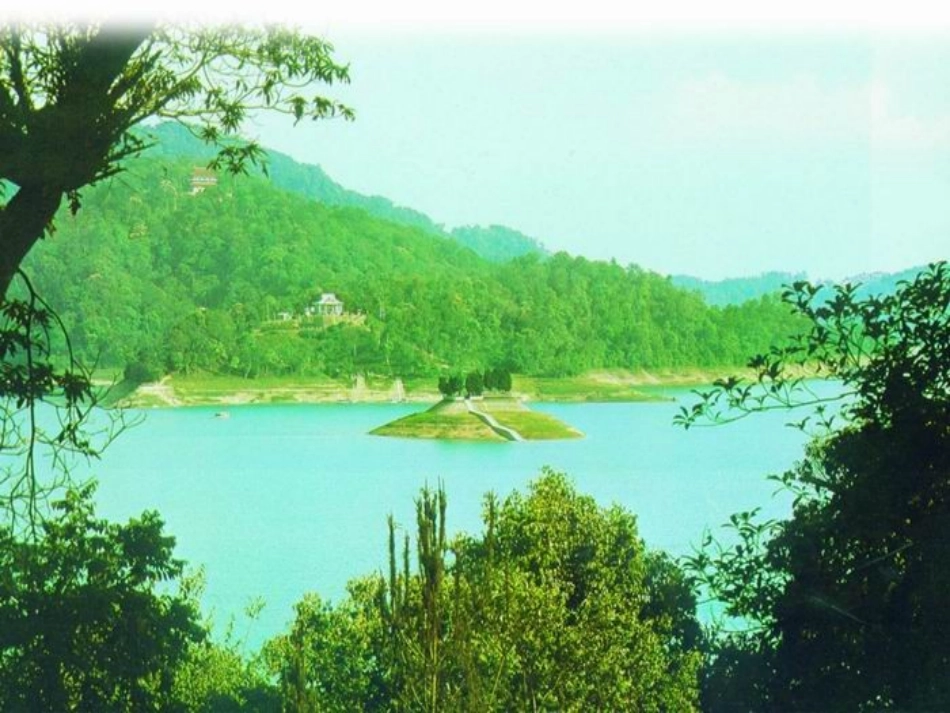 日月潭 (2)_第3页